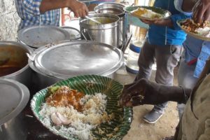 Common People Enjoying - Cheap & Best Roadside Food In Hyderabad