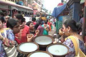 Crowd Mad for Cool Lassi @ 25 rs Per Cup | India Kolkata Bara Bazar Street Food