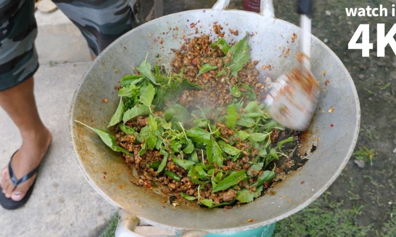 Eating Crazy Spicy Quail (นกกระทาผัดเผ็ด) - Thailand Village Food in Nakhon Sawan!