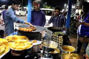 Fish Pakora 250 gm @ 90 rs & Egg Pakora 2 piece @ 25 rs - Street Food Lucknow