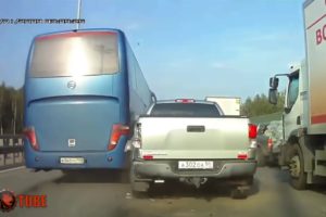 Idiot Bus Drivers - Bus without brakes, Extreme Driving Fails