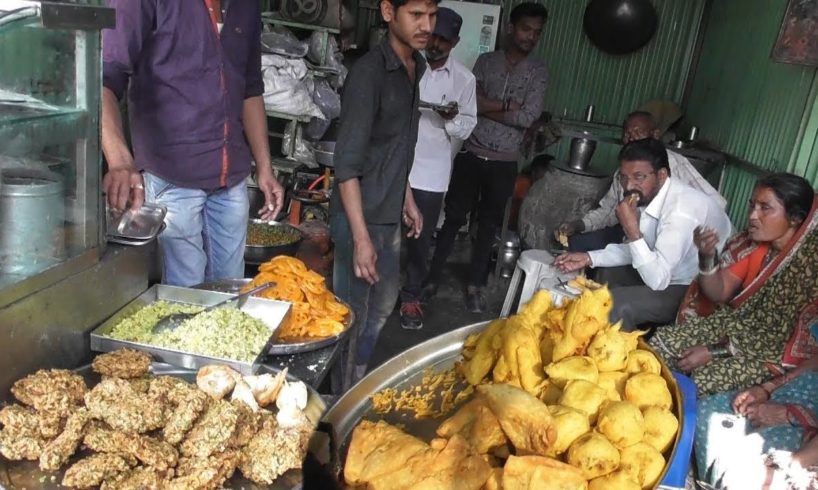 It's a Breakfast Time in Maharashtra - (Poha/Samosa/Moong vada) - Street Food India