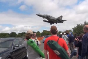 Jets Fighter in Low Pass - Shocking Spectacors