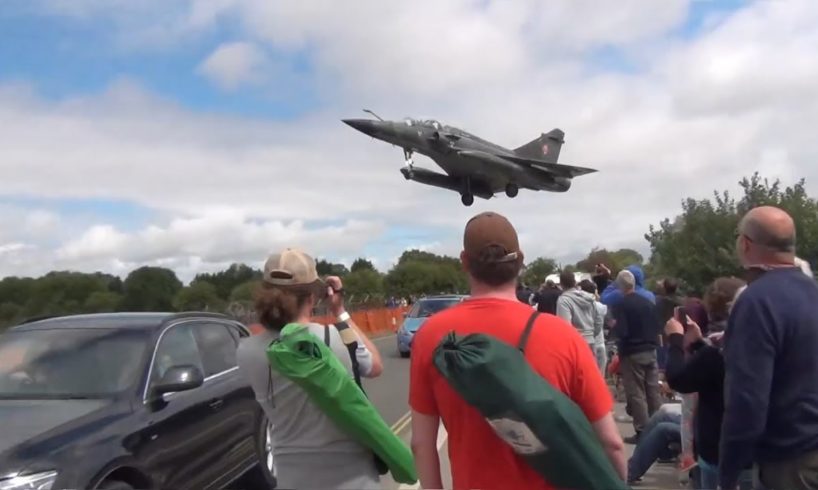 Jets Fighter in Low Pass - Shocking Spectacors