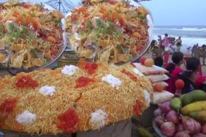 Most Favorite Indian Street Food | See How Indian People are Eating Chaat at Sea Beach