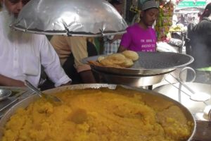People Crazy for Puri Halwa | Delhi Street Food