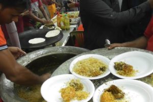 People Enjoying Food at Street | Chicken & Mutton Biryani | Popular Street Food Kolkata