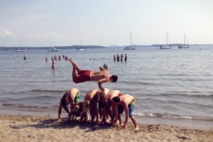 People are Awesome: Frontflip over 6 people at the beach!