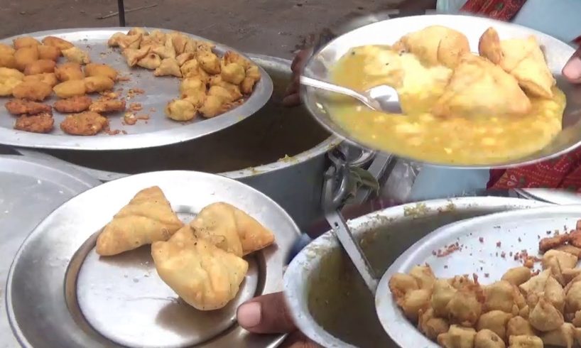 Roadside Food In India | Public Eating Vegetables Samosa (Singara) | Best Snacks Forever