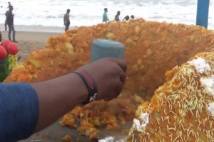 See How People are Eating Street Food in Sea Beach | Street Food India ( Puri Orissa )