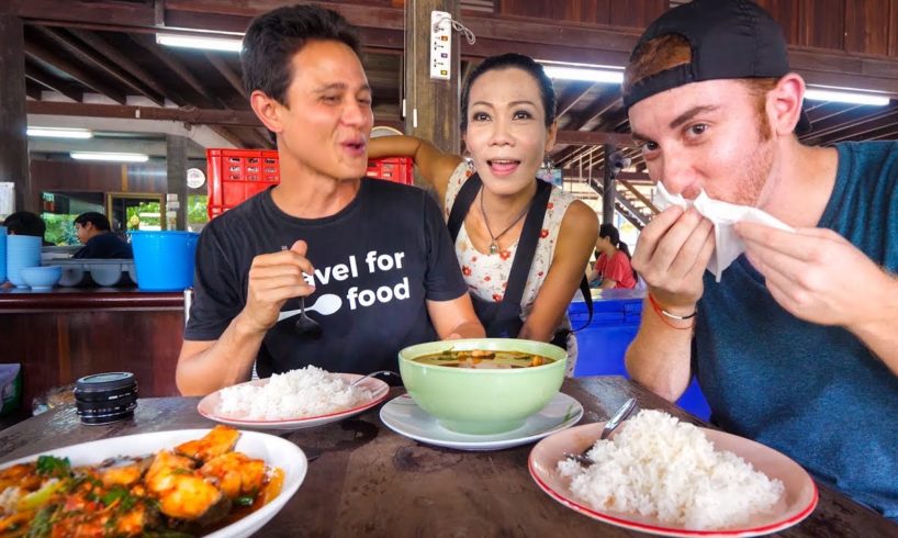 Spicy Thai Food! | LIQUID FIRE CURRY Restaurant in Bangkok, Thailand!
