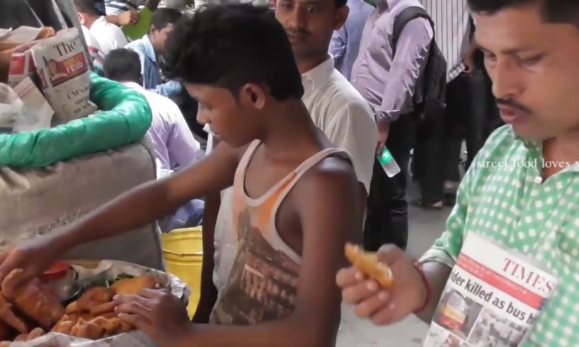 Street Food Kolkata | Crunchy Onion Pakoda - (Pyazi Pakora) | Indian Street Food