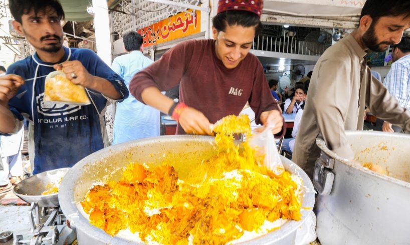 Street Food in Karachi - GOLDEN Chicken Biryani + HALEEM - Pakistani Street Food Tour of Karachi!