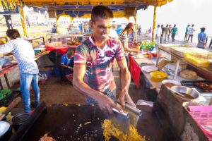 Street Food in Sri Lanka - ULTIMATE FOOD TOUR - Egg Hoppers + Kottu Roti in Colombo, Sri Lanka!