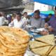 Tandoori Roti Rumali Roti 5 rs Each | Cheap & Tasty Food Besides Bankshal Court Kolkata Street