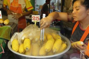 Thai Roasted Corn | Soft & Healthy | Street Food Jomtien Beach Night Market | 25 Bhat Per Piece