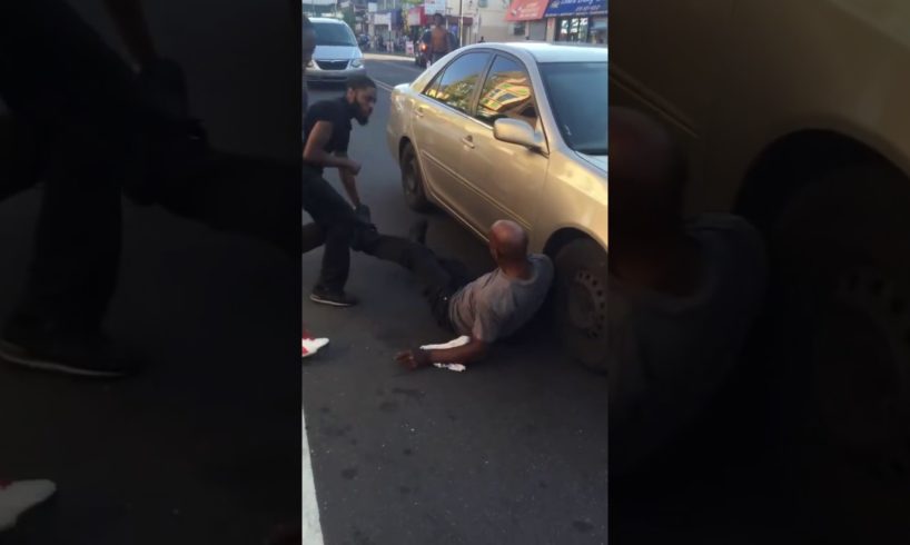 West Philly hood fight couple jumps oldhead