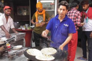 Common But Best Street Food Amritsar | Kulcha /Alu Paratha /Chole Bhature /Naan