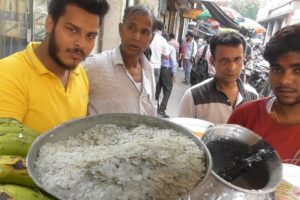 DOI CHIRE KOLA - Best Kolkata Rare Street Food in Rainy Season - Flattened Rice with Curd & Banana