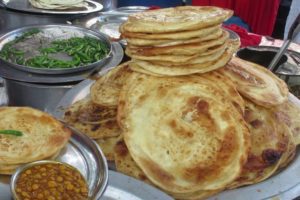 Desi Paratha Ka Taste | People are Eating Paratha In Roadside Food Center | Street Food India