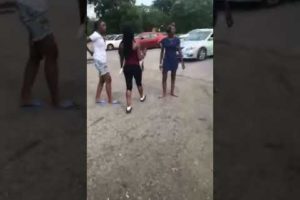 HOOD FIGHT FEMALES TALKING TO MUCH!!!