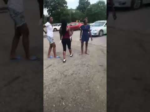 HOOD FIGHT FEMALES TALKING TO MUCH!!!