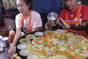 Mother & Daughter Making Thai Pan Fried Seafood Omelette | Jomtien Night Market Pattaya