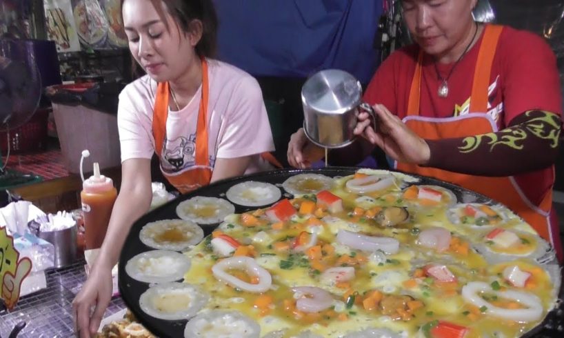 Mother & Daughter Making Thai Pan Fried Seafood Omelette | Jomtien Night Market Pattaya