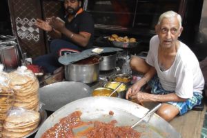 Old & Famous Chacha ( Uncle ) - Best Kachori Halwa - Amritsar Street Food