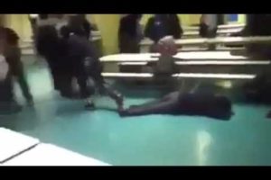 Real Crazy Fights  - Hood Fights -  Fast and Furious - flying punch!!