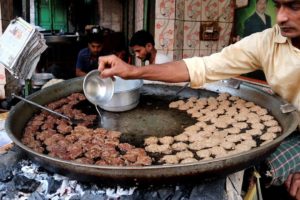 Sheermal Kebab Roll @ 20 rs ( $ 0.29 ) - Street Food Lucknow