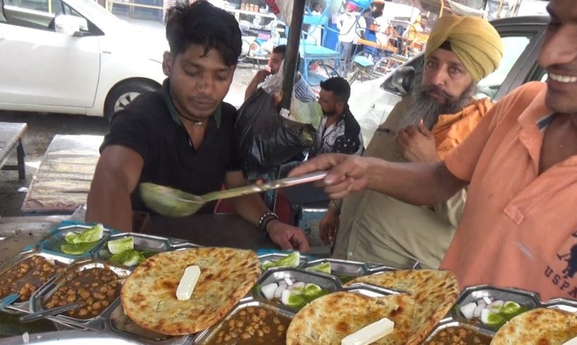 Special Amritsari Naan / Makkhan Wala Kulcha @ 30 rs - Street Food Amritsar Bus Stand