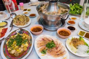 Teochew Chinese Food in Bangkok - CHINESE SASHIMI and Fish Steamboat! | อาหารแต้จิ๋ว ร้านตั้งจั้วหลี