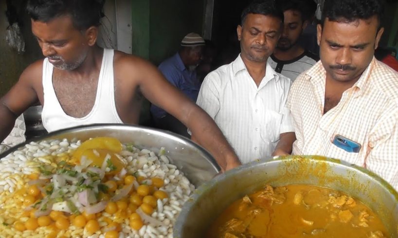 Two Brothers Manages All - Muri with Chicken @ 26 rs & Muri with Ghugni @ 10 rs