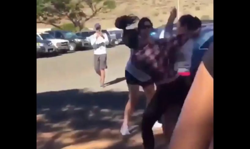 Hood fights (Girl fight) New) Girl is Not Backing Down Letโs Fight 2018