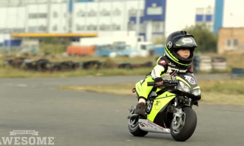 Маленькие будущие чемпионы!Two year old motorcycle racer! People are Awesome
