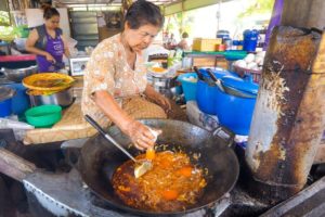 85 Years-Old - PAD THAI LEGEND! (No Shrimp, No Tofu)