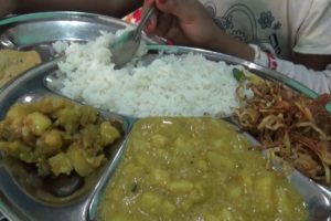 Bengali Mach Vat ( Fish Rice ) in Varanasi | Street Food India Uttar Pradesh