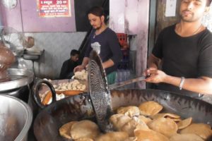 Cheap & Best Lucknow Breakfast | 2 Puri @ 10 rs Only | Street Food Lucknow India