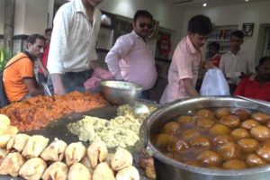 Deena Chaat Bhandar - Heaven of Vanarasi Chat - Mouthwatering Street Food India