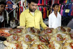 Lucknow Anda (Egg ) Roll @ 20 rs & Chicken Roll @ 30 rs | Street Food India