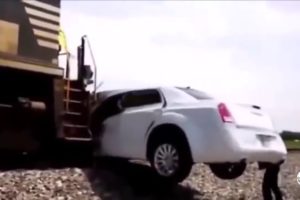 NEAR DEATH COMPILATION | TRAIN CRASHES |