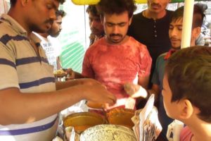 Anna (Brother ) is So Fast & Hardworking | 6 Piece Vada @ 20 rs | Mumbai Street Food