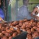 Chennai Lady Manages All with Her Staffs | It's a Breakfast Time | 4 Vada @ 20 rs |Street Food India