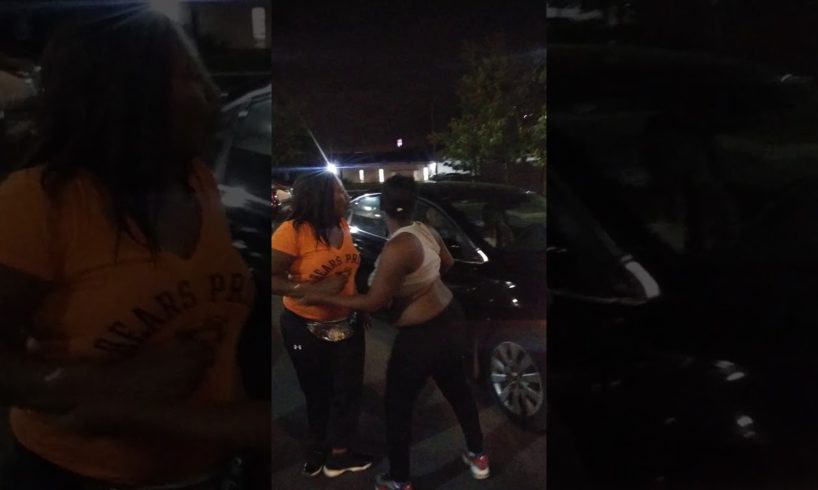 Chicago Hood Fights/ Worldstar Hiphop Fights Girl Maced friend on Accident/Watched her get beat up
