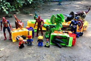 Dinosaur Attack on Transport Trucks Animal Fight Rescued by Captain of America Iron Man Toys Beat