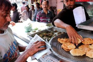 Expert Chacha & His Team - It's a Breakfast Time in Lucknow - Street Food India