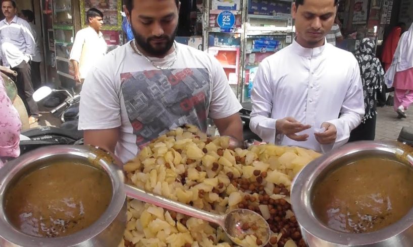 Handsome Mumbai Guy Selling Lasun (Garlic) Wala Chana | 20 rs Per Plate | Indian Street Food