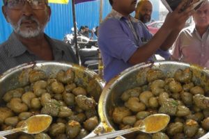 Iqbal - The famous chanawala in Mumbai Chor Bazar Mutton Street - Street Food India