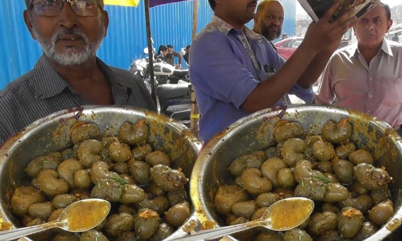 Iqbal - The famous chanawala in Mumbai Chor Bazar Mutton Street - Street Food India